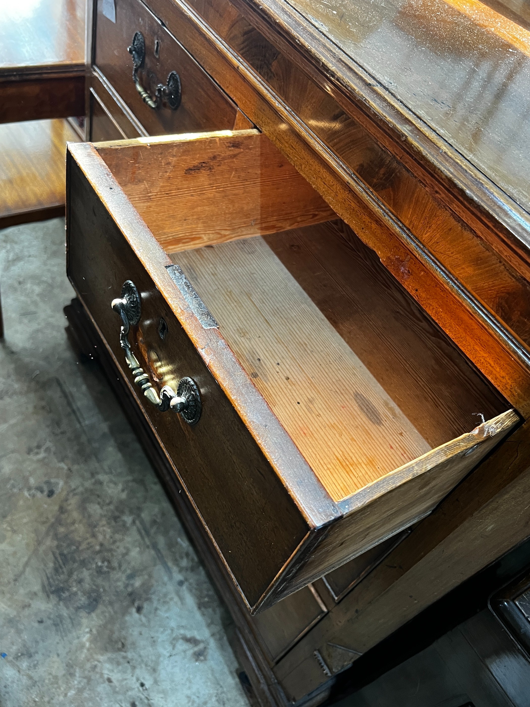 A George III style mahogany chest of drawers, width 83cm, depth 51cm, height 93cm